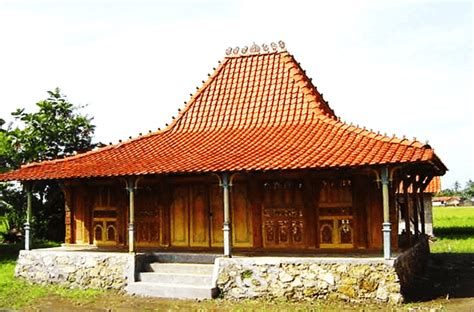 Dari arsitektur yang ada, bagian ataplah yang. Nama-nama Rumah Adat Jawa Tengah beserta Gambar dan Penjelasan