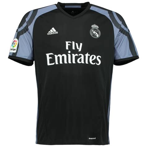 One of the best supported teams globally, real madrid was the first sports team (and first brand) to reach 100 million fans on facebook in april 2017. Maillot Third Real Madrid 2016 - 2017 sur Foot.fr