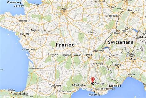 9 Charming Towns In France Avenly Lane Travel South Of France Map