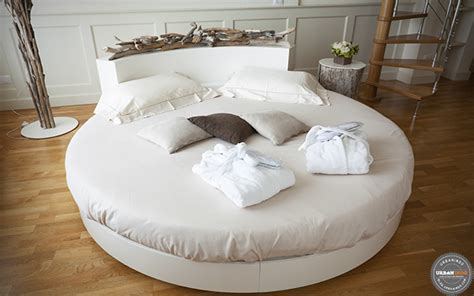 17 model ranjang tidur besi minimalis terbaru 2019 dekor sumber : 6 Pilihan Ranjang Bulat untuk Memperindah Kamar Tidur Luas ...
