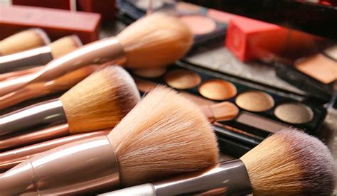 Cómo Limpiar Tus Brochas De Maquillaje De Forma Rápida Y Sencilla