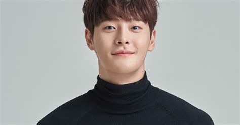 Actor cha in ha passes away + agency releases official statement. Fantagio Rookie Actor Cha In Ha Found Dead - Koreaboo