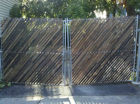 Best price pvc coated chain link fence machine 1. Screen a Chain Link Fence With Lath : 4 Steps (with ...