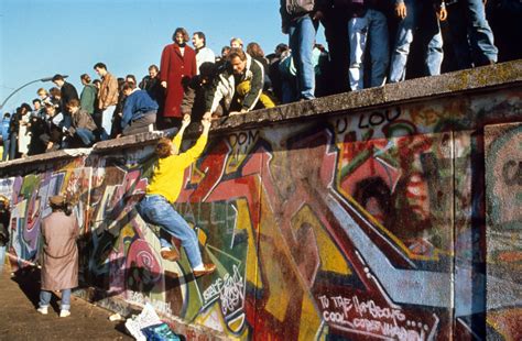 柏林墙倒塌发生在1989年11月9日，是世界历史的关键事件 -6park.com