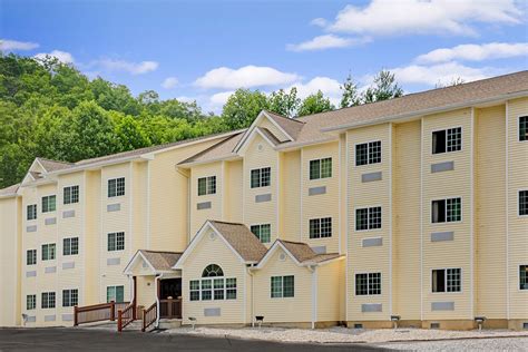 Microtel Inn & Suites by Wyndham Bryson City | Bryson City, NC Hotels
