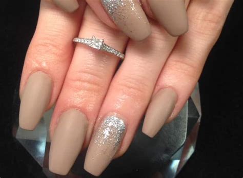 Gel acrylic nails in grey and white tones look very classy and can be worn for office too. Acrylic Nails, gel Manicures and Pedicures in Wellingborough