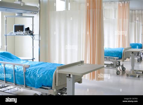 Empty Hospital Ward Stock Photo Alamy