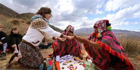 Los Pueblos Andinos Celebran El Ritual A La Madre Tierra