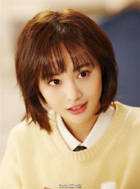 Trịnh sảng và trương hằng chia tay vào tháng 12/2019. Trịnh Sảng diện tóc ngắn trẻ trung "cặp kè" cùng Lee Jong Suk