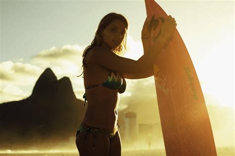15 Chicas Surferas A Las Que Seguir En Instagram