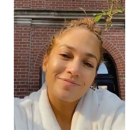 Jennifer Lopezs Most Beautiful Makeup Free Moments Selfies Pics