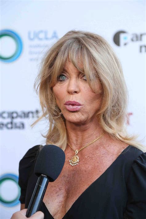 Download Goldie Hawn Celebrity Producer Shocked Expression Wallpaper