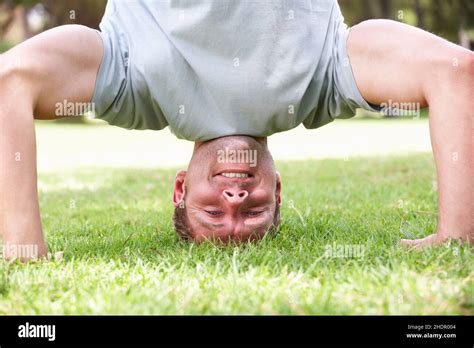 Man Fit Hand Stand Guy Men Fits Handstands Stock Photo Alamy
