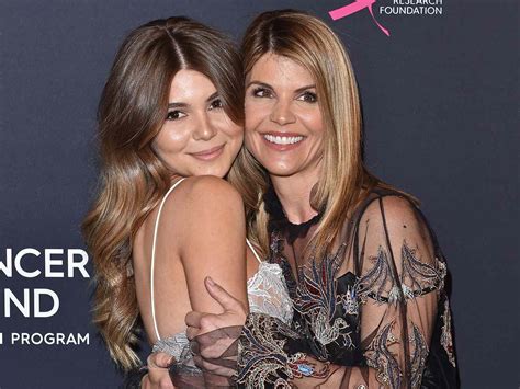 Lori Loughlins 2 Daughters All About Isabella Rose And Olivia Jade