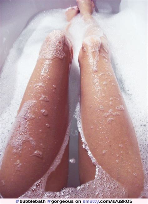 Gorgeous Beautiful Sexy Legs Naked Seminude Feet Wet Bath