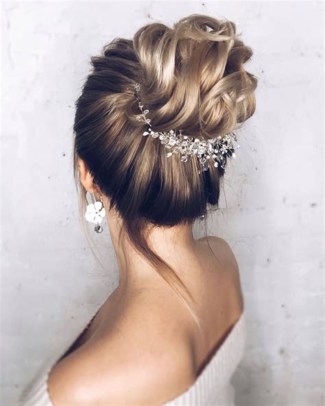 87 Fabulous Wedding Hairstyles For Every Wedding Dress Neckline Gold