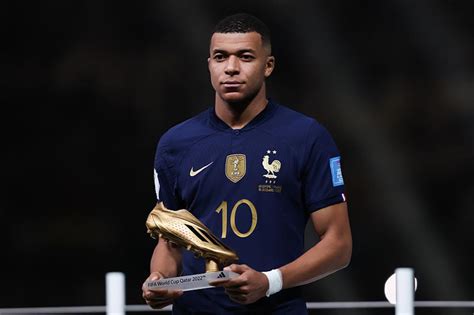 france s kylian mbappe wins world cup golden boot with 8 goals in qatar shine news