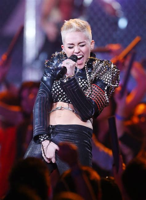 Miley Cyrus Wears Two Revealing Outfits At Vh1 Divas Photos Video