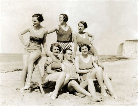 Interesting Vintage Photographs Capture Womens Swimwears In The S Vintage Everyday