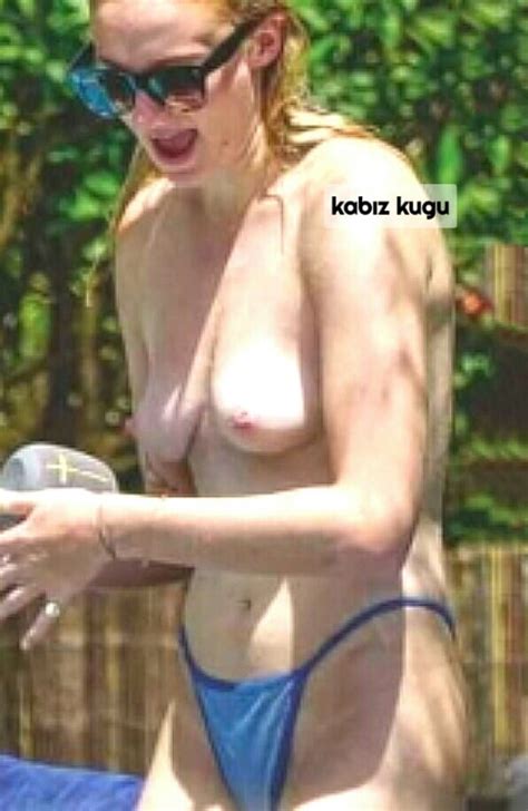 Sophie Turner Nude 4 Pics
