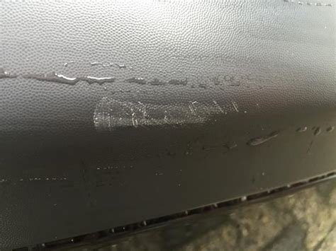 Erste hilfe oder letzte rettung. Wie Kratzer aus diesem Kunststoffteil entfernen? (Auto ...