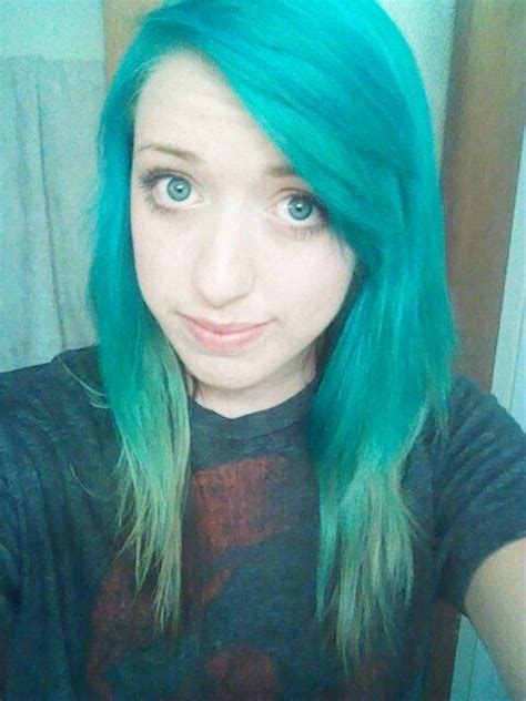 Teal Hair Really Goes With The Color Of Her Eyes Teal Hair Hair