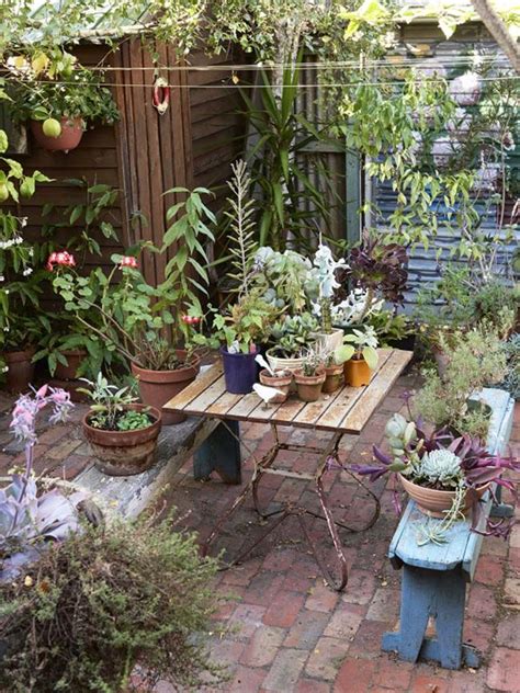 Gorgeous garden and front yard landscaping ideas that help highlight the beauty and architectural features your house. 28 Absolutely dreamy Bohemian garden design ideas | Small ...