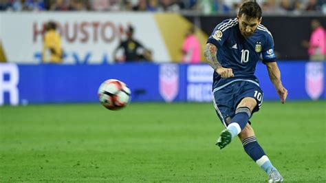 Lionel Messi Picks Corner On Free Kick To Break Argentinas All Time