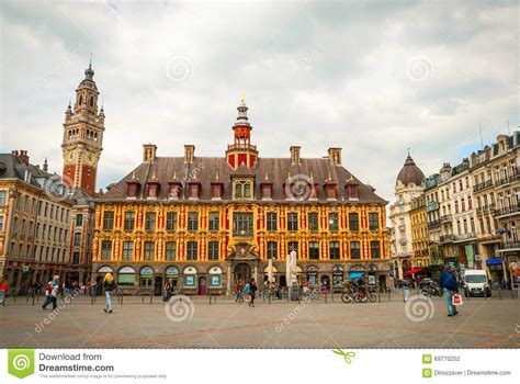 Die stadt hat für jeden geschmack etwas in petto, ganz gleich, ob sie für gutes essen, ausgedehnte. Zentraler Marktplatz Und Rathaus In Lille, Frankreich ...