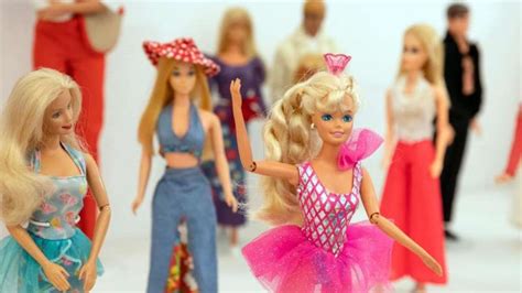 Mit Barbie Durch Die Jahrzehnte