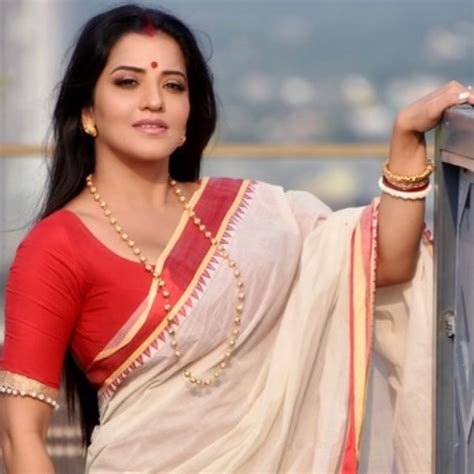 Bhojpuri Star Monalisa Red And White Fringed Saree Is Perfect For Durga