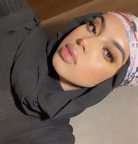Pin By Snizzz On Pretty Hijab Girls Fashion Girl Hijab