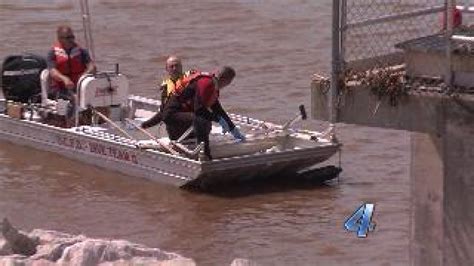 body found in oklahoma river after tornadoes flooding oklahoma city