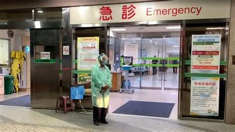 麻腮风三联疫苗（英語：measles mumps and rubella vaccine, mmr），港澳台译为麻疹腮腺炎德國麻疹混合疫苗，，大陆简稱麻腮风疫苗，是预防麻疹、腮腺炎、风疹（德國麻疹）的疫苗，由三種疾病病毒的活性減毒性病毒混合而成，是以注射的方式施打疫苗。 高雄9旬翁打完疫苗2天亡 家屬跪地痛哭：我要見市長｜東森新聞