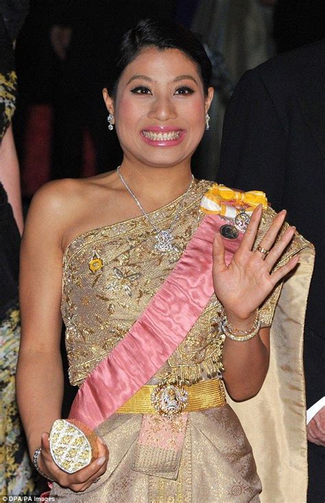 Thai Princess Sirivannavari Nariratana Is Praised By Tatler Magazine ชุดเดรสสั้น แฟชั่น เจ้าหญิง