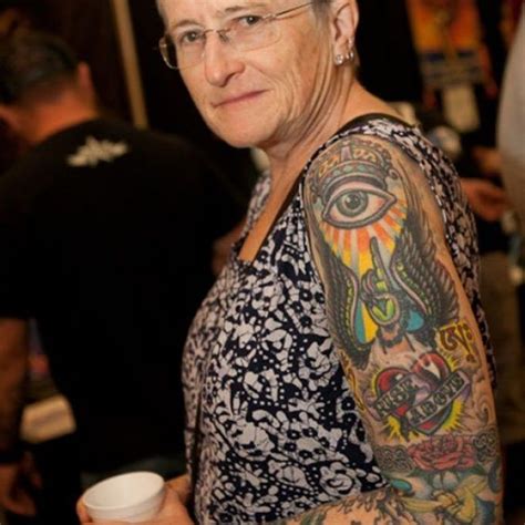 30 Wunderbare Alte Menschen Mit Tattoos Keine Reue Tattoo Ältester Mensch Tattoos Mensch