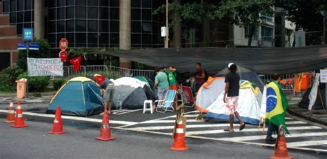 Após Retirada De Acampamento Manifestantes Marcam Novo Ato Na Rua De Cabral 02072013 Uol