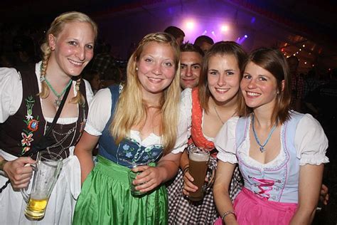 Fotostrecke Volksfest Stimmung Sexy Die Schönsten Dirndl Girls Bild