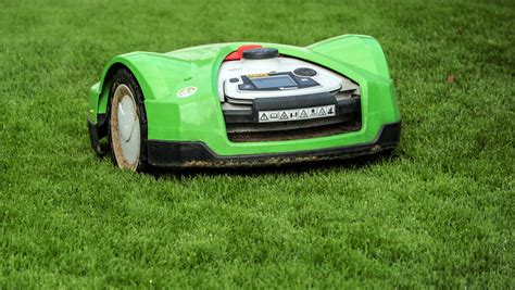 10 Robot Mowers To Make Mowing A Thing Of The Past Cool Garden Gadgets