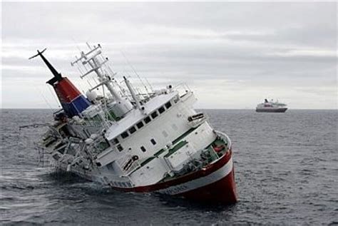 Bongkar Cara Menyelamatkan Diri Saat Kapal Tenggelam Milenialisid