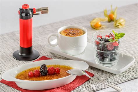 This crème brûlée recipe is easy to make. Crème brûlée | Rezept