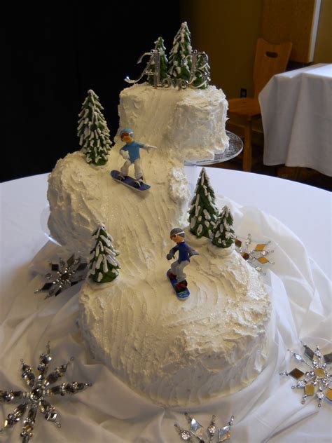 Valentine's day is right around the corner. Ski Slope Cake | The Cake Lady | Flickr