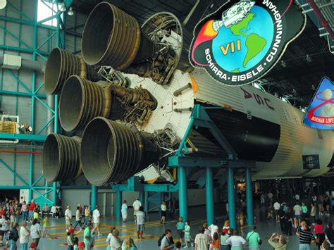 El Kennedy Space Center Visitor Complex Lleva A Los Visitantes De