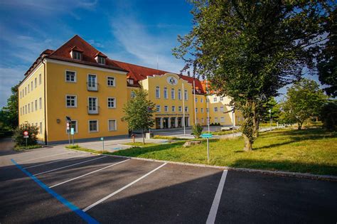 Die neue einreiseverordnung für einreisende aus risikogebieten für einreisen aus österreich nach deutschland ist eine quarantäne sowie ein verpflichtender test auf. Einreise österreich aus deutschland | Österreich will sich ...