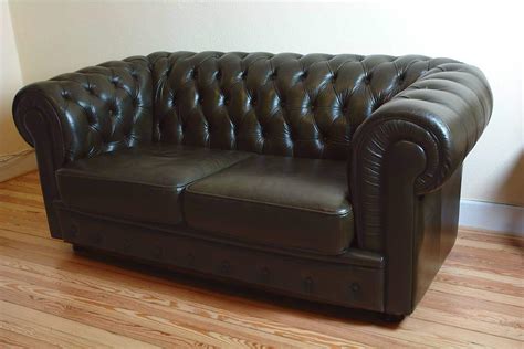 Chesterfield sofa +ohren sessel + club sessel in grün schwarz direkt aus england. Couch Sofa Ledersofa Zweisitzer Chesterfield (1009) | eBay