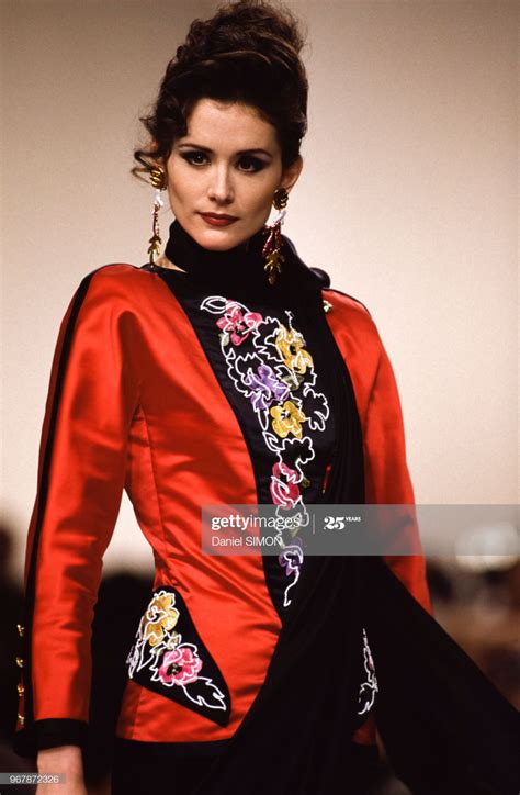 Défilé Emmanuel Ungaro Collection Haute Couture Printemps été 1993 à