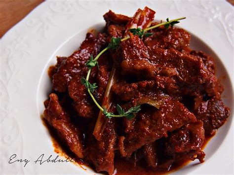 Masakan daging sememangnya sinonim dengan kali hari raya korban. Daging Masak Hitam Berempah Utara | EnyAbdullah.Com