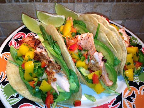 Halibut taco's with a mango salsa | How to cook fish, Food ...