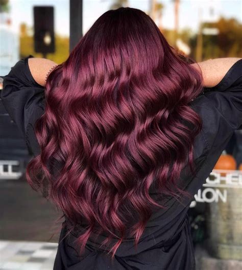 Red Wine Hair Is Now A Thing And Were Drinking It All Up The Styletto Beautifulredhair