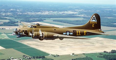 Wwii Icon A Closer Look At The Legendary B 17 Flying Fortress Cnet